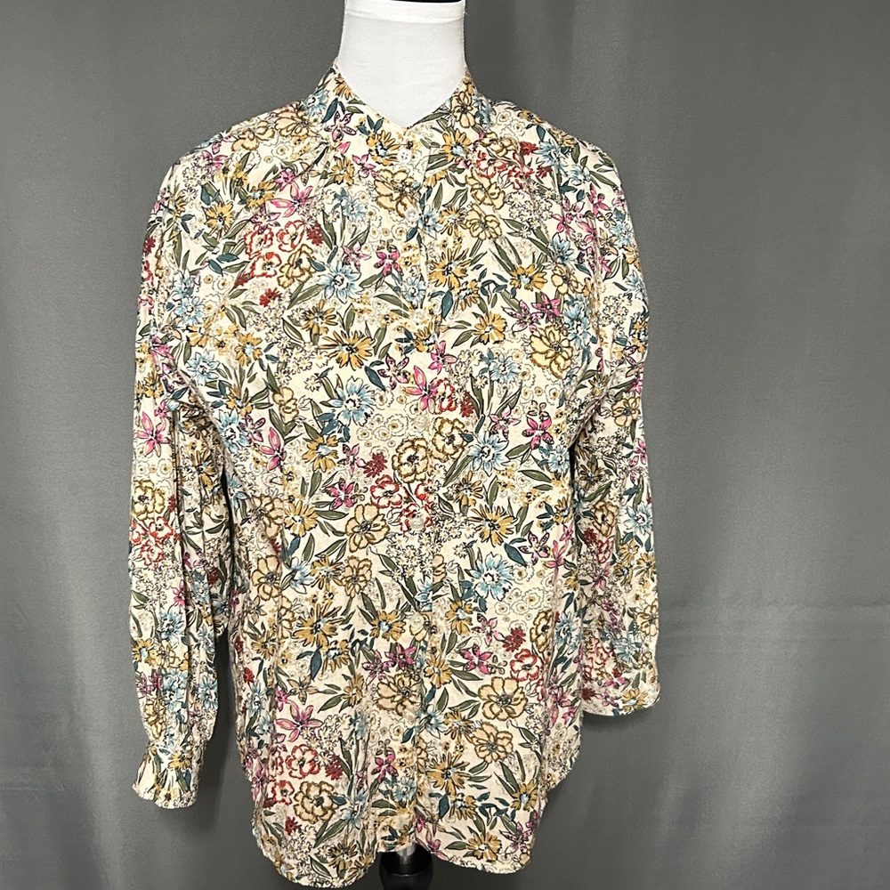 Italian cotton floral blouse, loose fit with modified batwing sleeve. Size S-M